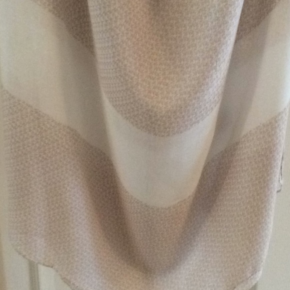 Michael Kors shawl and scarf. - Picture 2 of 8